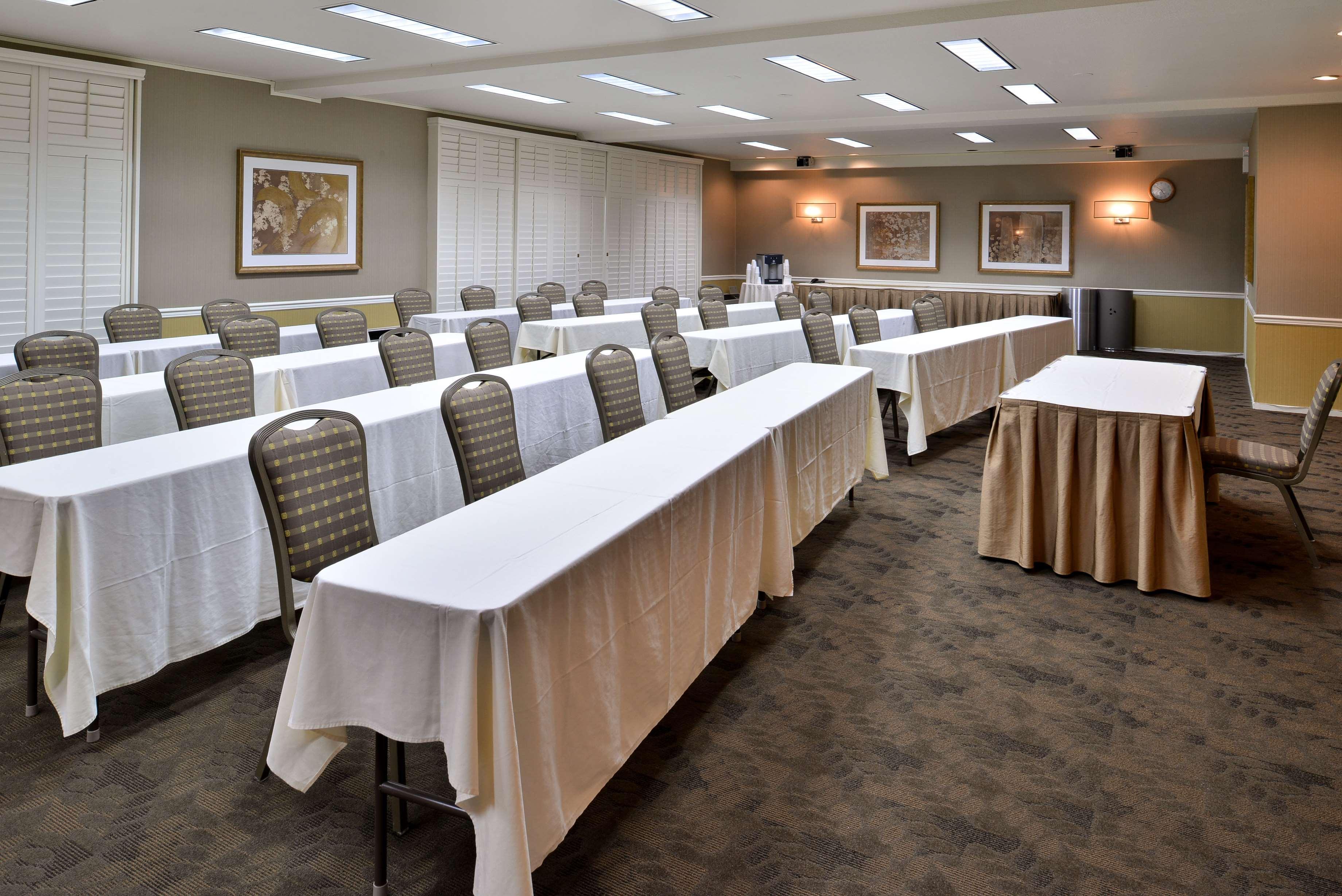 Hotel Western Oaks