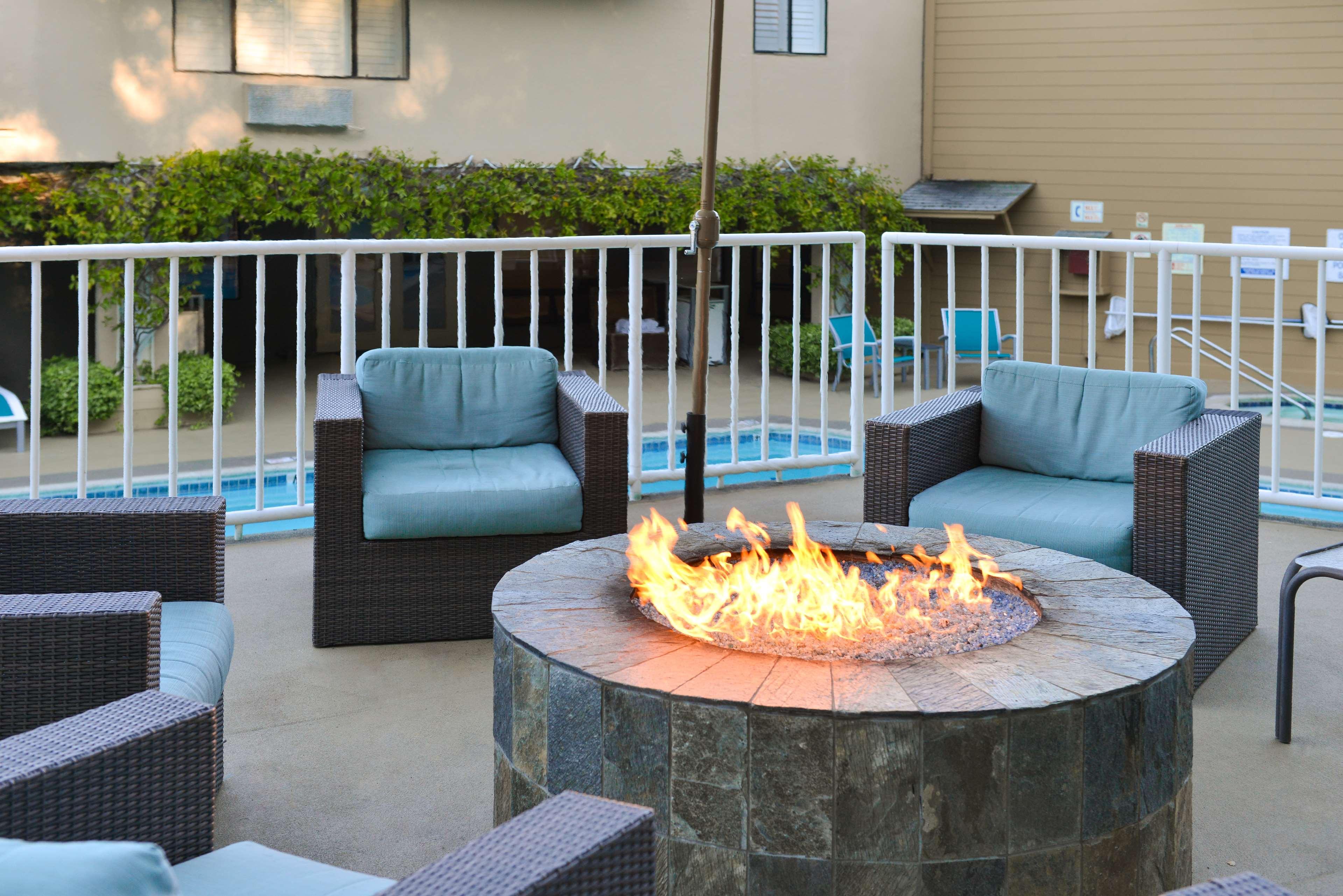 Western Oaks Hotel