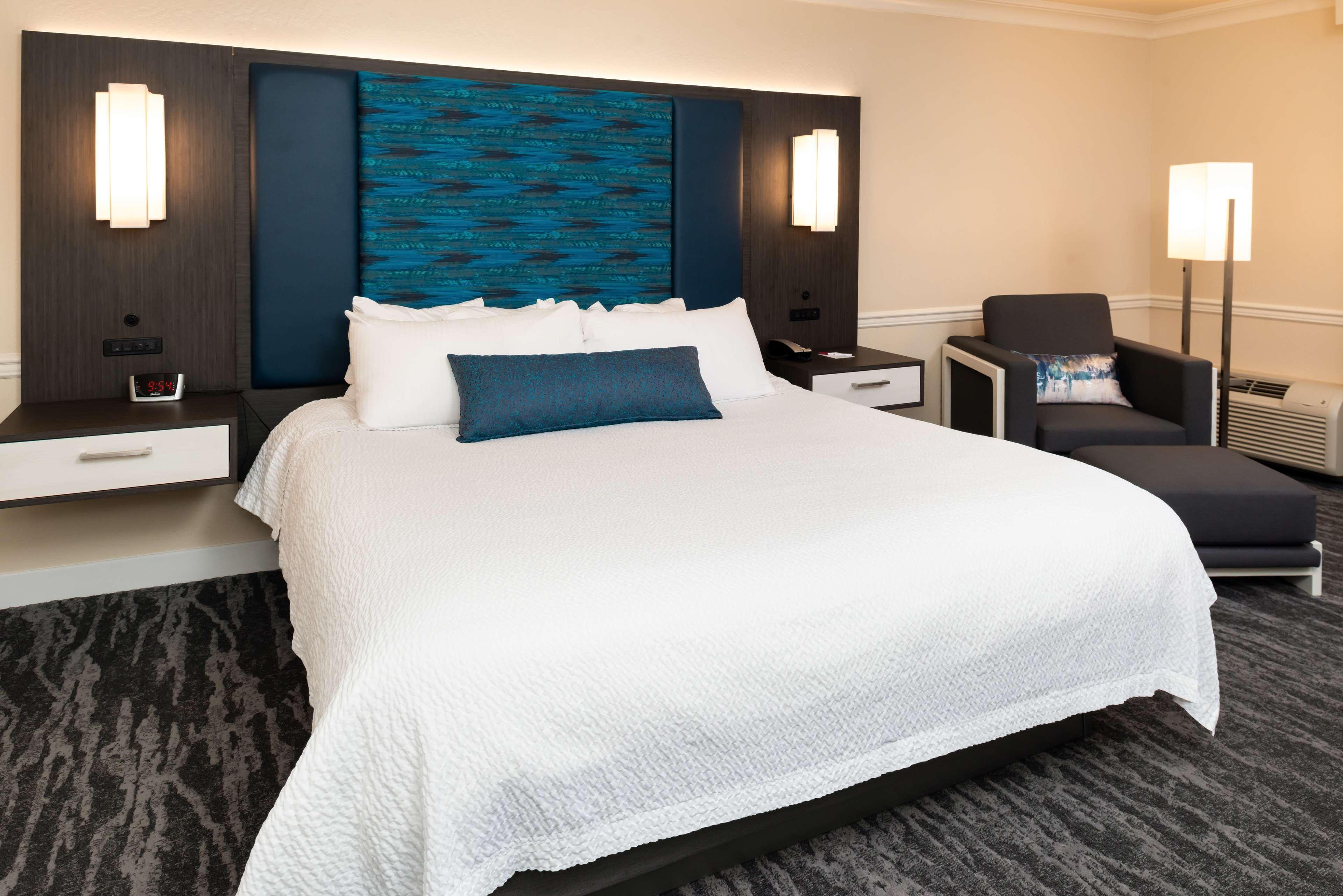 Hotel Western Oaks Novato