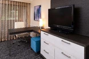 Western Oaks Hotel 3*