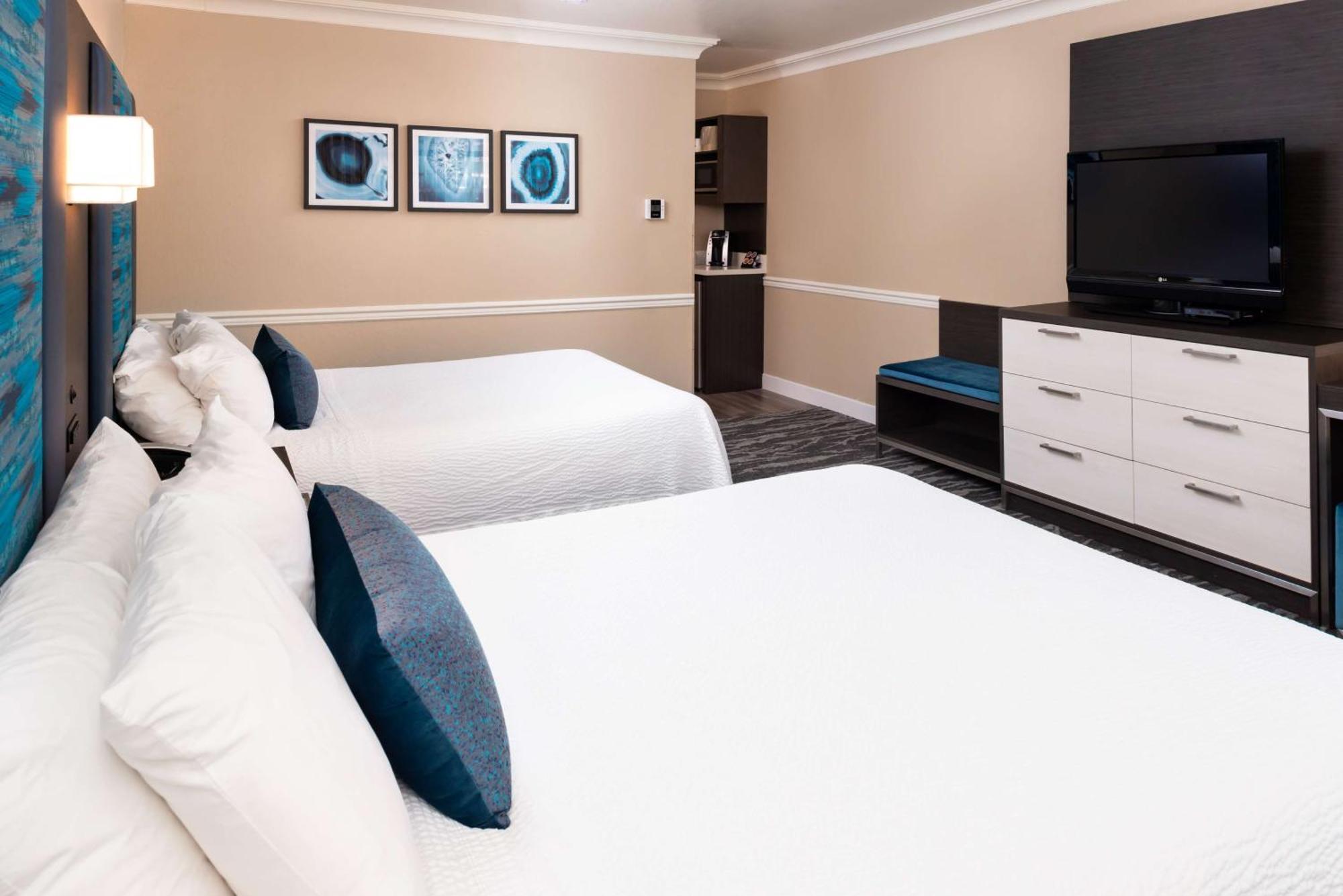 Western Oaks Hotel
