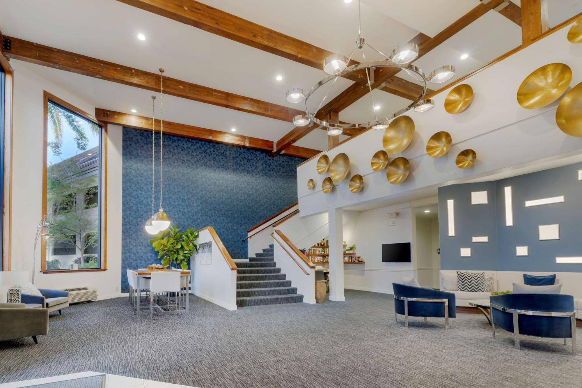 Western Oaks Hotel 3*