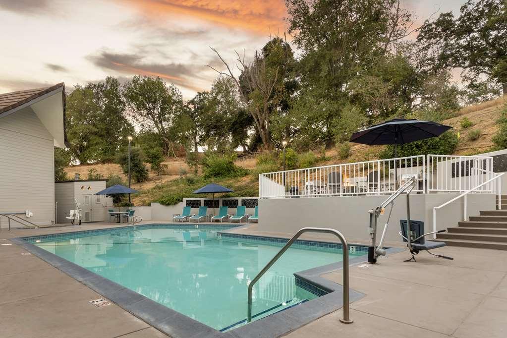 Western Oaks Hotel 3*
