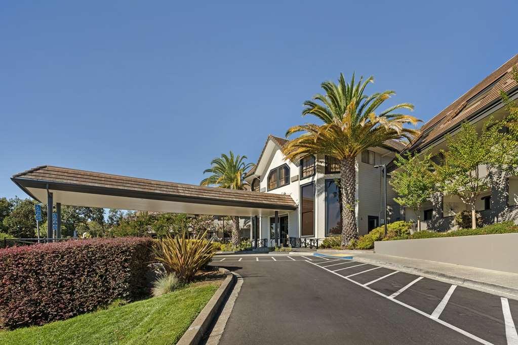 Western Oaks Hotel 3*