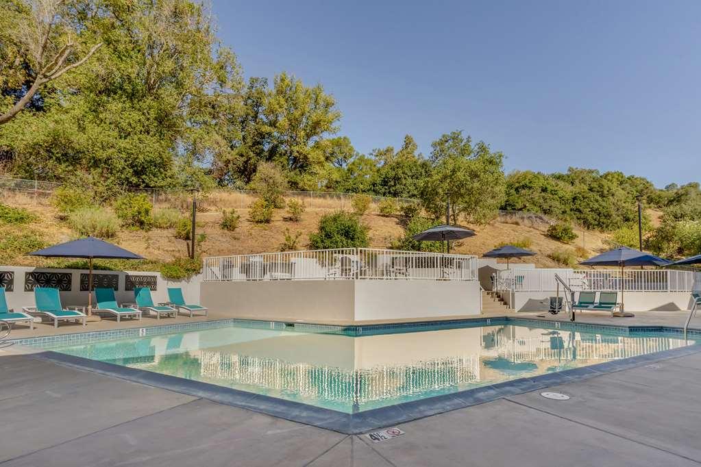 Hotel Western Oaks 3*