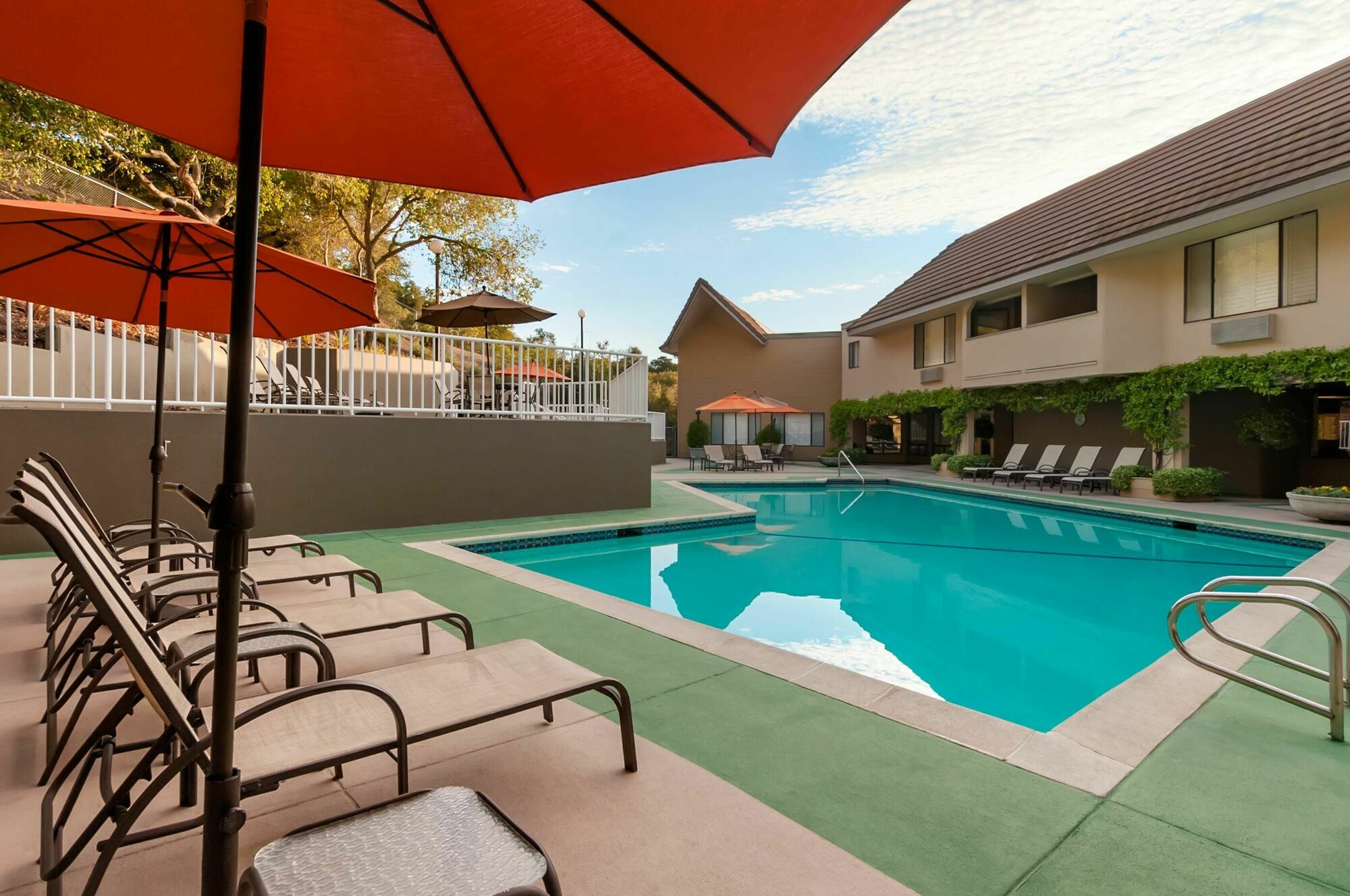 Western Oaks Hotel