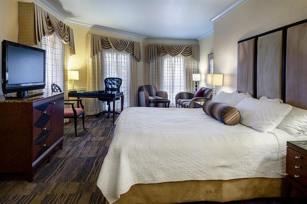 Hotel Western Oaks